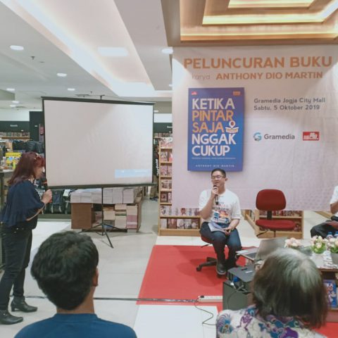 Launching Buku Anthony Dio Martin Ketika Pintar Saja Tidak Cukup, 5 Oktober 2019, Gramedia Jogja City Mall-Yogyakarta (gambar 4)