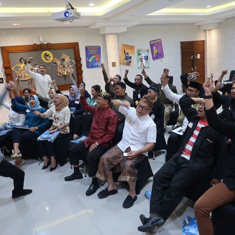 NLP & Firewalking Workshop, PT Jamkrida Jateng, 17-19 Oktober 2019, Griya Persada Bandungan-Jateng. (gambar 2)